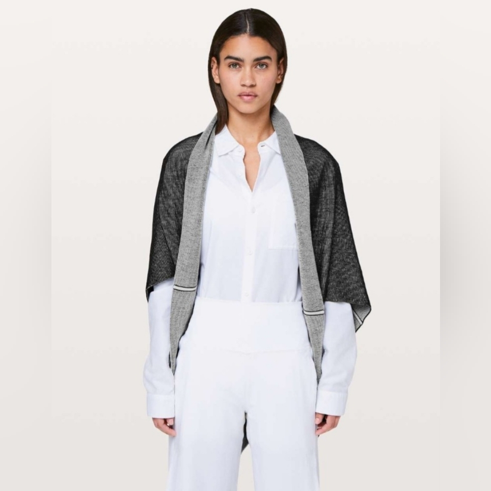 Lululemon Exaltation Wrap Black/Stargaze. OS One Size. Silk Blended Cotton.